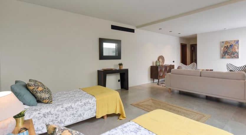 Photo of Almadies Tauro