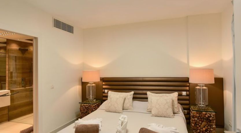 Photo of Los Lagos 31