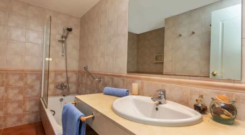 Photo of "Green Beach Gold" Apartment 5