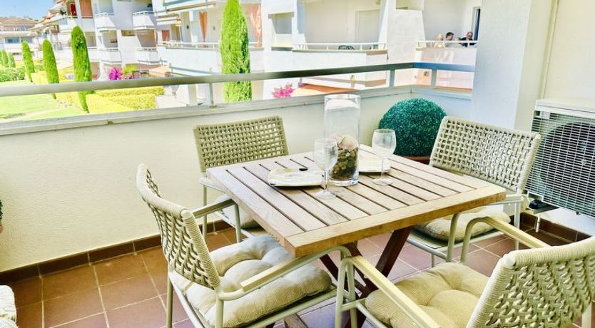 Photo of "Green Beach Gold" Apartment 5