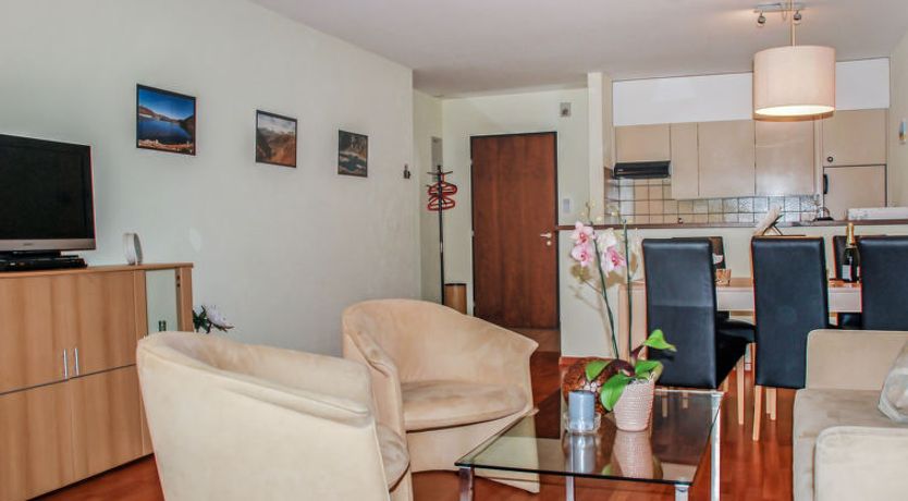 Photo of Sabrina App. 006