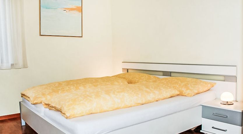 Photo of Sabrina App. 006