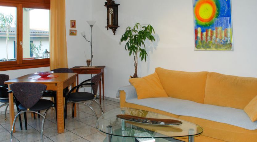 Photo of Lakeview La Marea