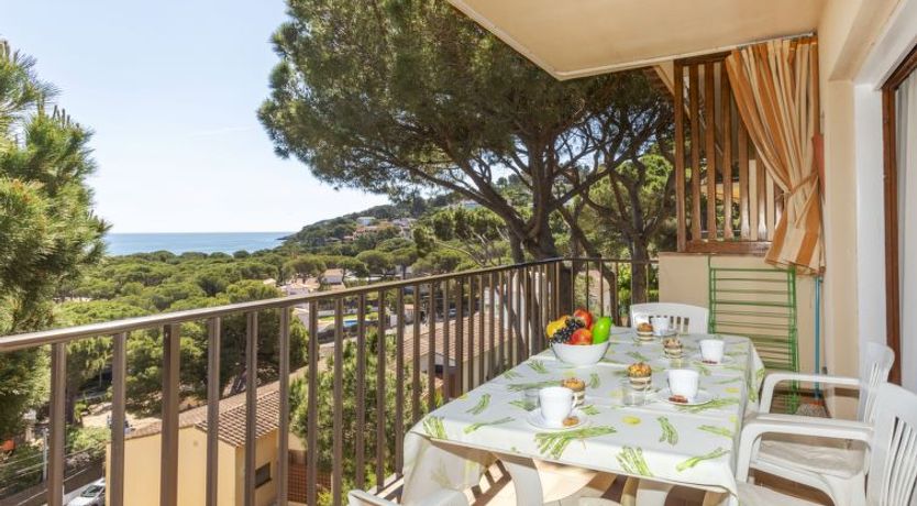Photo of "Melis II M8 Playa de Pals" Apartment 5