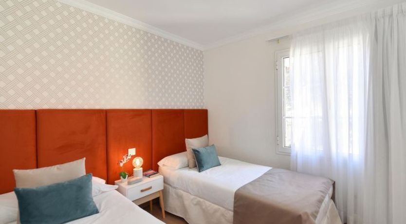 Photo of Santa Ana 2