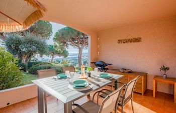 Les Coteaux de la Nartelle Apartment 30 Holiday Home