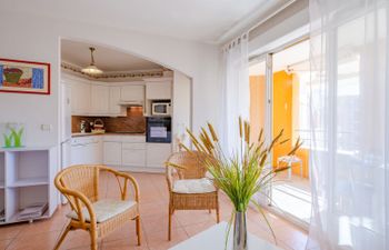 Terre du Soleil Apartment 2 Holiday Home