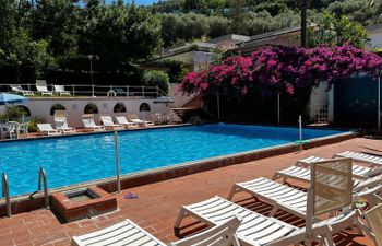DeLa Home Holiday Home