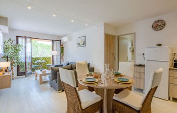 Les Pins Ensoleilles Apartment 9 Holiday Home