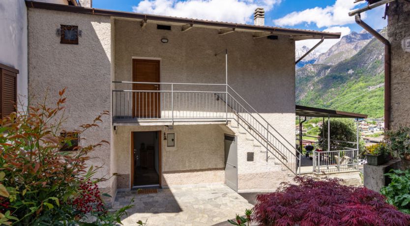 Photo of Miki Mhouse