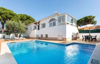 Villa Joana Holiday Home