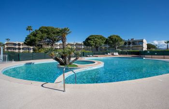 Marines de Villeneuve Holiday Home