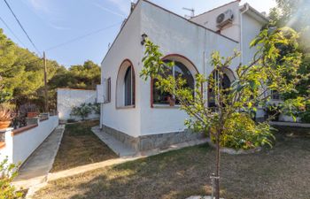 Llimona Holiday Home