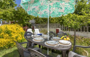 Llimona Holiday Home