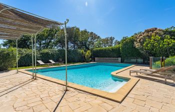 Le Clos du Pierredon Holiday Home