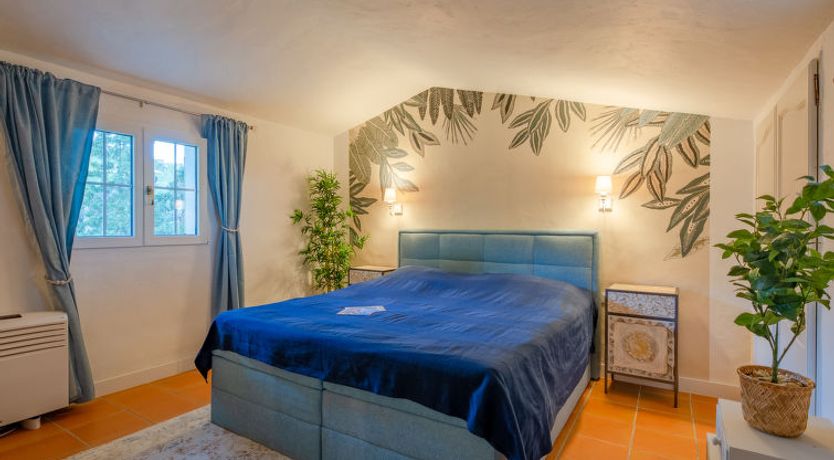 Photo of La Scarlett 2