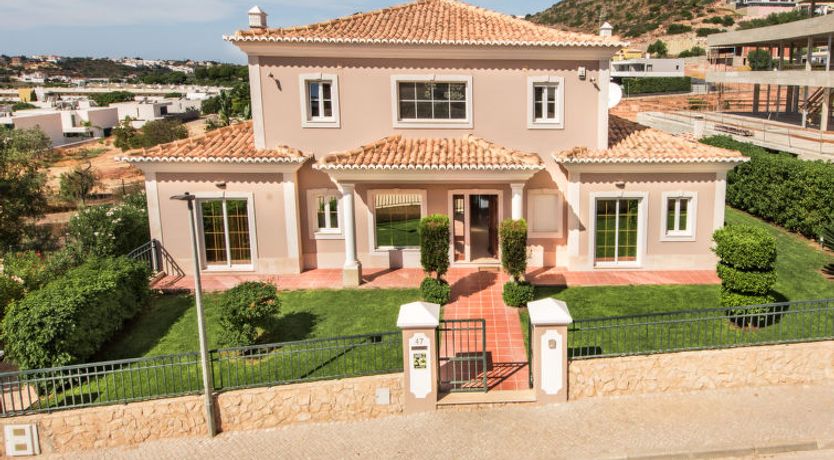 Photo of Amendoeiras