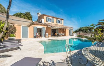 Clos des collines Holiday Home