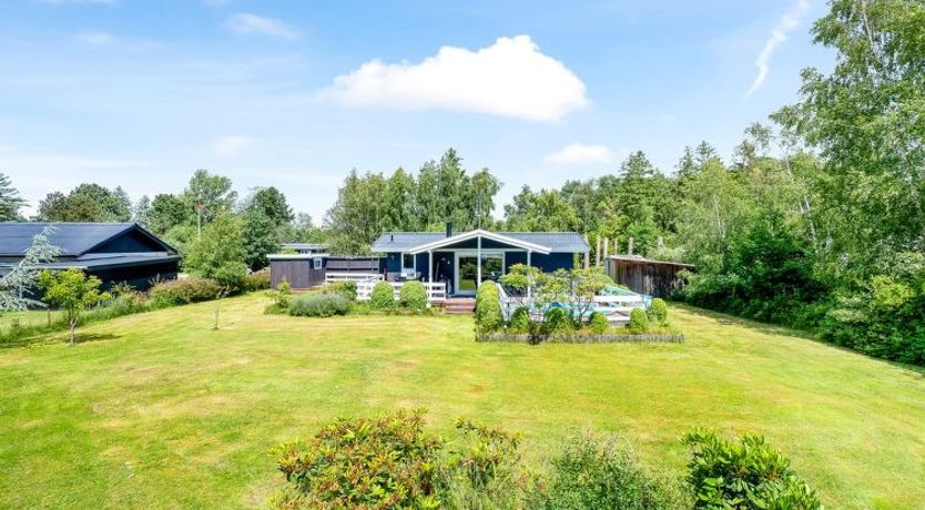 Photo of "Asmine" - 670m from the sea