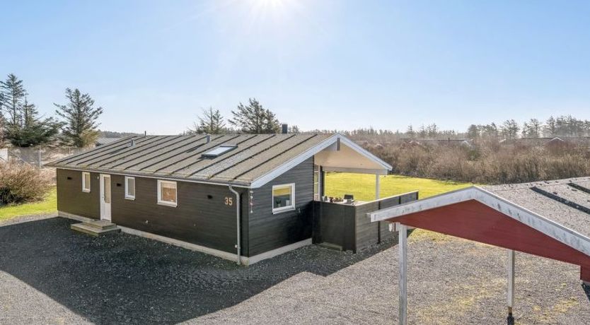 Photo of "Rudy" - 800m from the sea