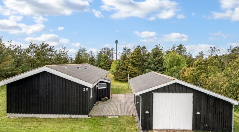 Photo of "Aja" - 900m from the sea