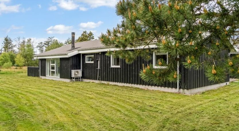 Photo of "Aja" - 900m from the sea