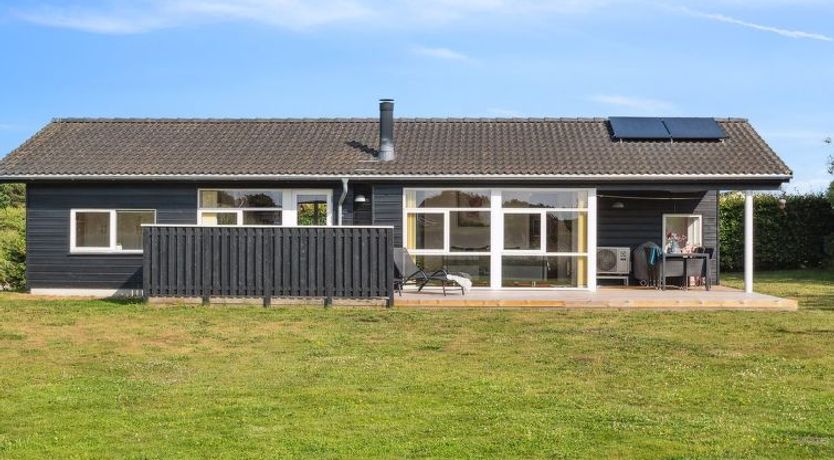 Photo of "Miriam" - 400m from the sea