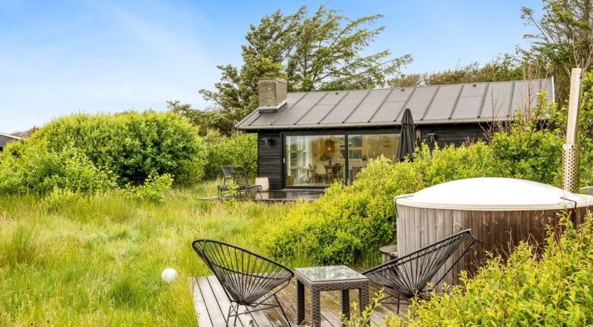 Photo of "Mintha" - 400m from the sea