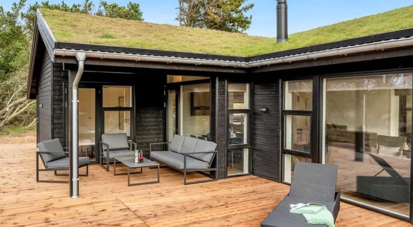 Photo of "Elisenda" - 625m from the sea