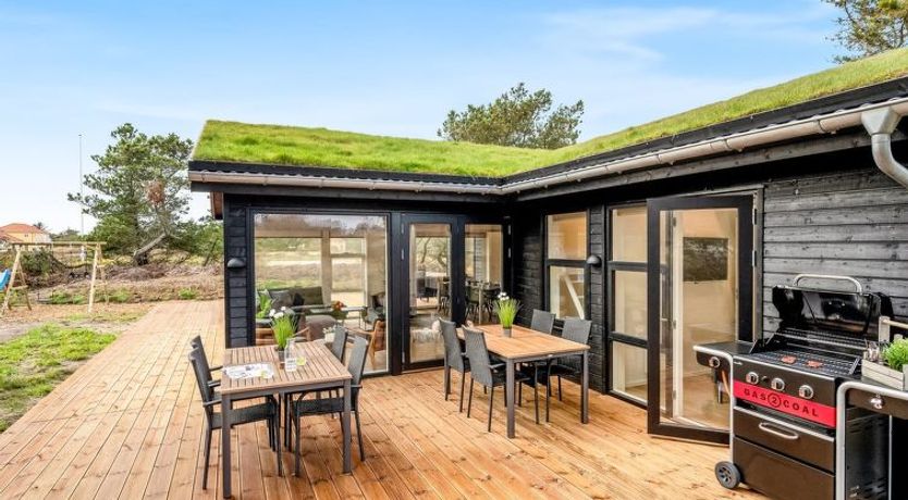 Photo of "Elisenda" - 625m from the sea