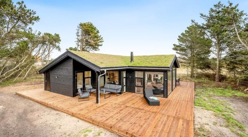 Photo of "Elisenda" - 625m from the sea