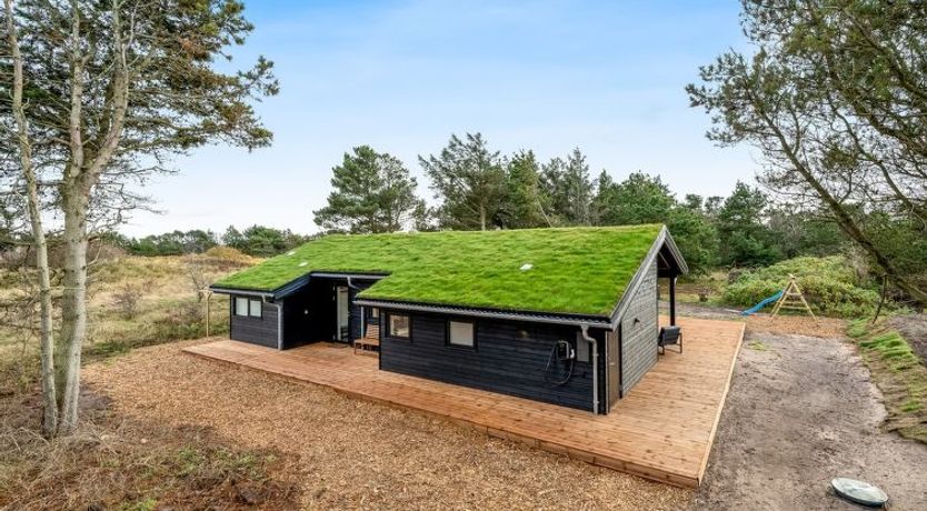 Photo of "Elisenda" - 625m from the sea