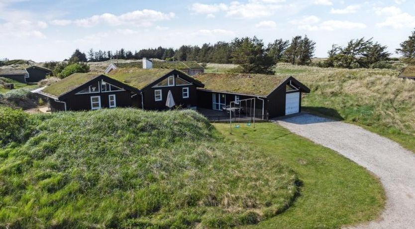 Photo of "Alrune" - 800m from the sea