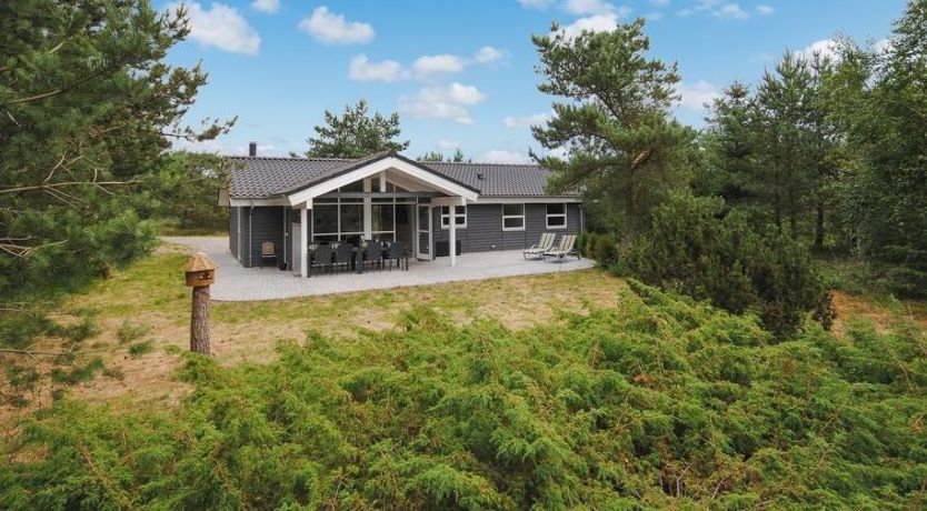 Photo of "Tamika" - 950m from the sea