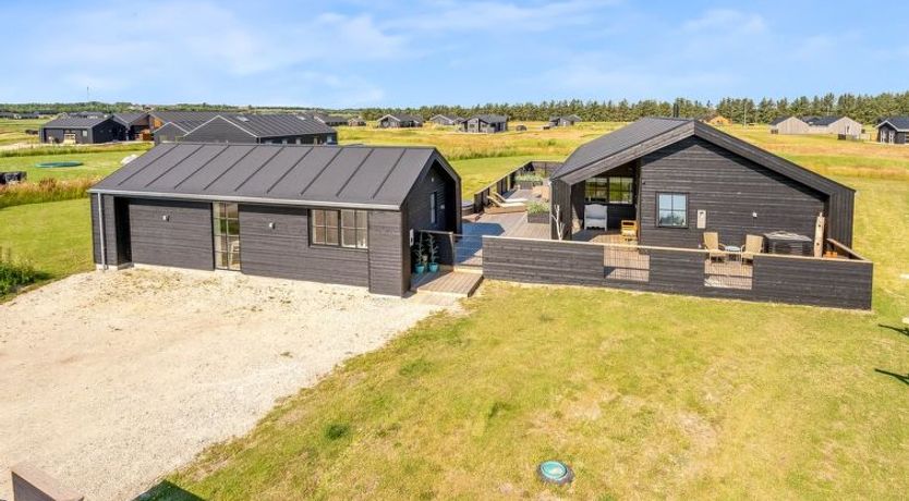 Photo of "Inola" - 1km from the sea