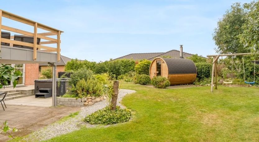 Photo of "Elaine" - 350m from the sea