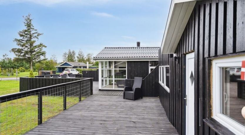 Photo of "Sylvi" - 750m from the sea