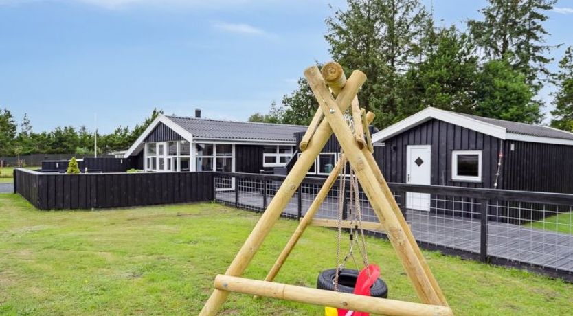 Photo of "Sylvi" - 750m from the sea