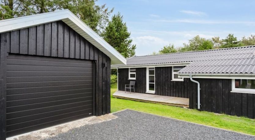 Photo of "Sylvi" - 750m from the sea