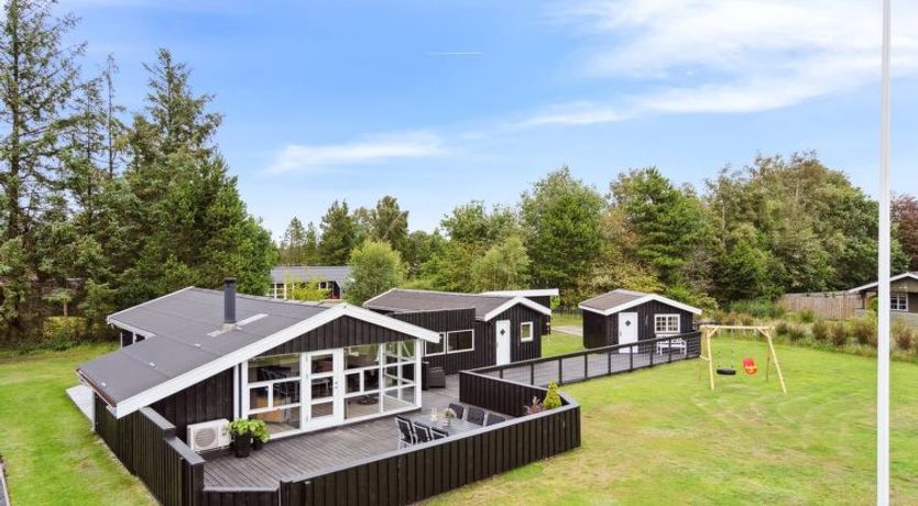 Photo of "Sylvi" - 750m from the sea