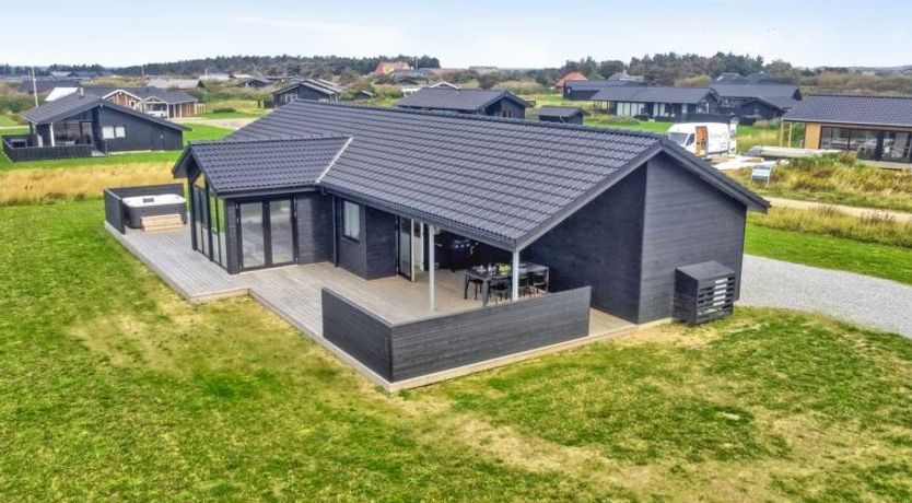 Photo of "Alea" - 800m from the sea