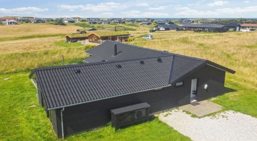 Photo of "Månviva" - 500m from the sea