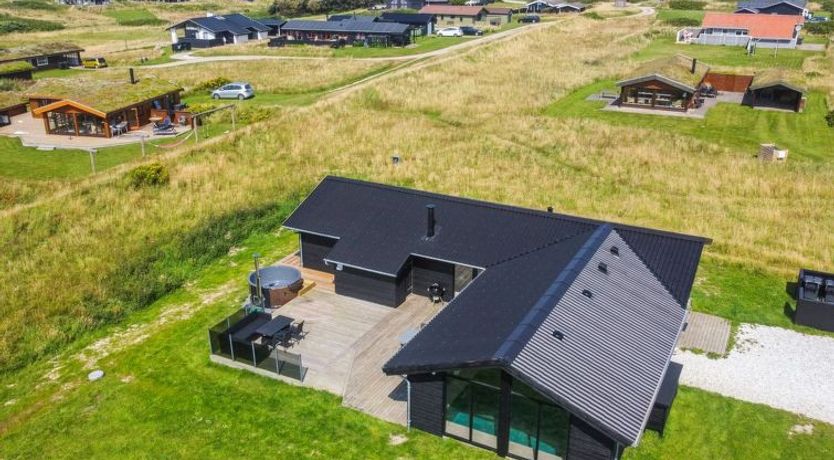 Photo of "Månviva" - 500m from the sea