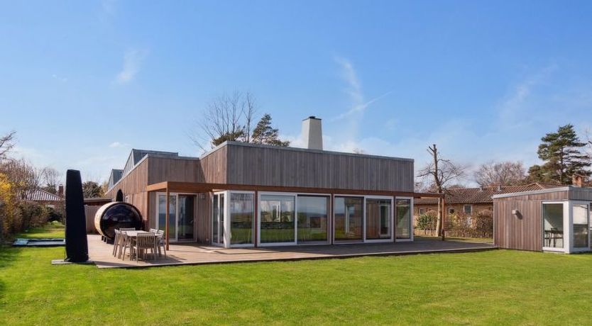 Photo of "Vanta" - 10m from the sea