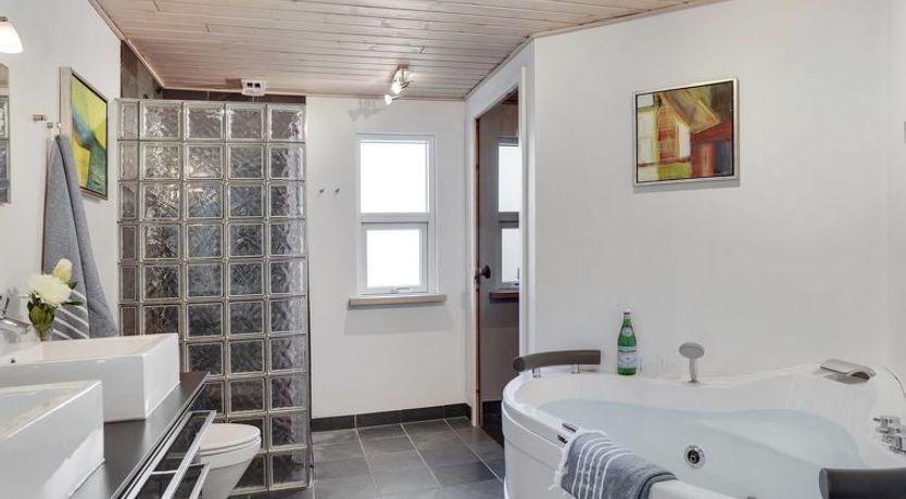 Photo of "Ulfsten" - 1.6km from the sea