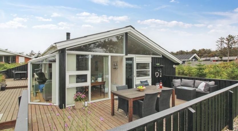 Photo of "Amelia" - 350m from the sea