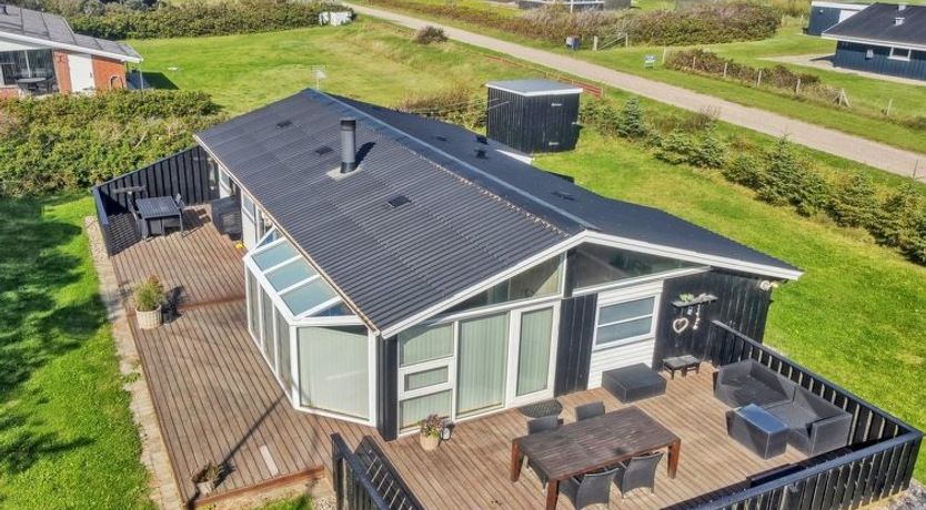 Photo of "Amelia" - 350m from the sea