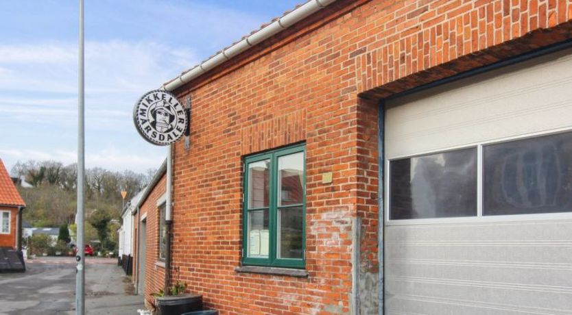 Photo of "Elvira" - 300m from the sea