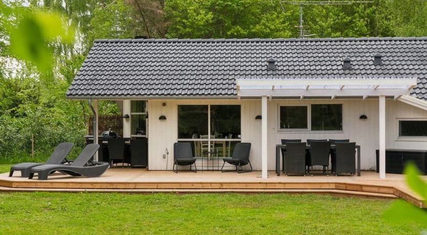 Photo of "Juke" - 425m from the sea