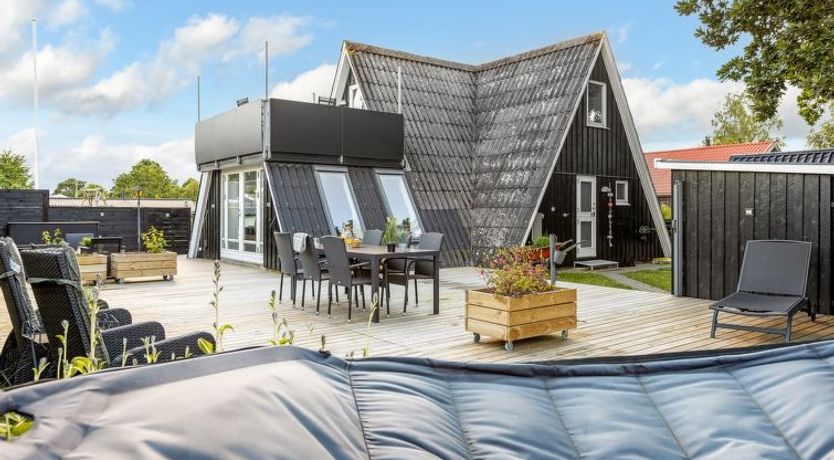 Photo of "Hunding" - 600m from the sea